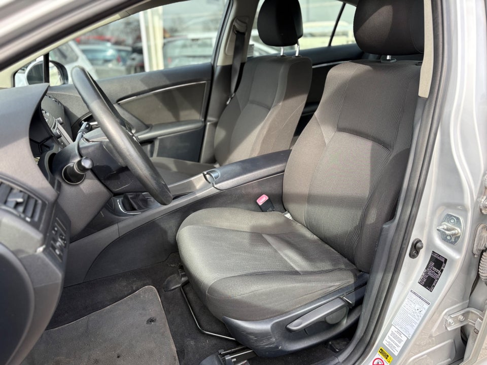 Toyota Avensis 1,6 VVT-i T1 4d