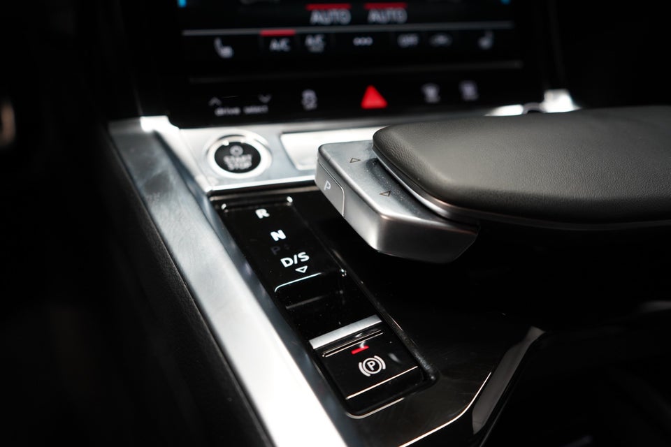 Audi Q8 e-tron 55 S-line quattro 5d