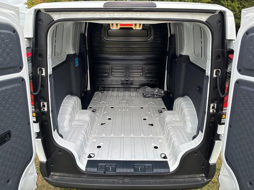 Kia PV5 71 Cargo L2H1 Long Range Work Pro