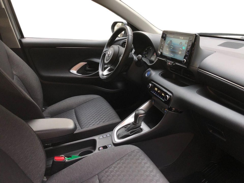 Toyota Yaris 1,5 Hybrid Active Tech e-CVT 5d