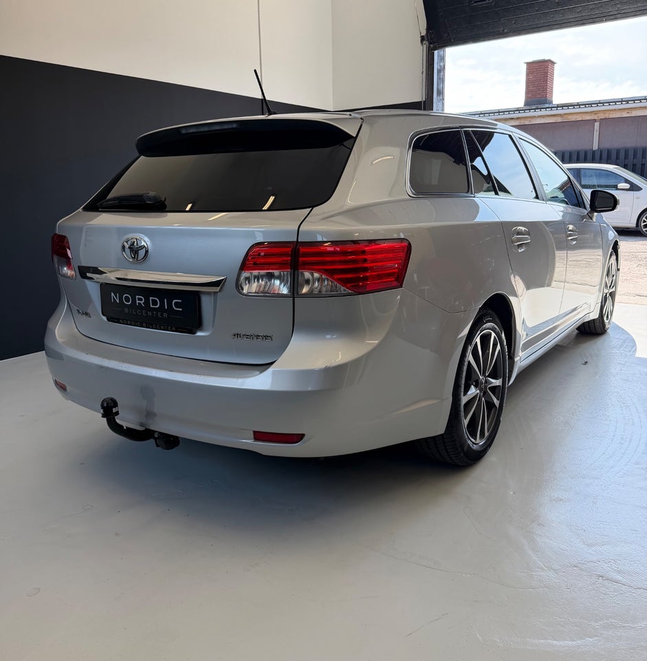 Toyota Avensis 1,8 VVT-i T2 Touch stc. 5d