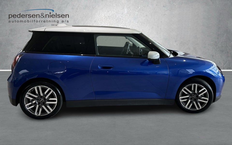 MINI Cooper SE Favoured Trim M 3d