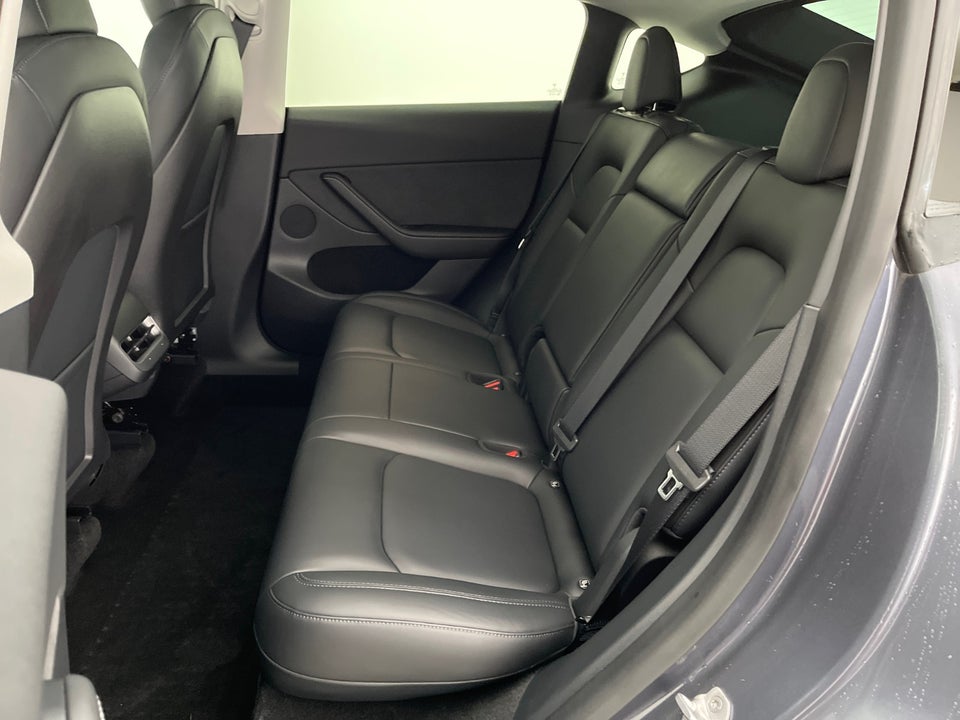 Tesla Model Y Long Range AWD 5d