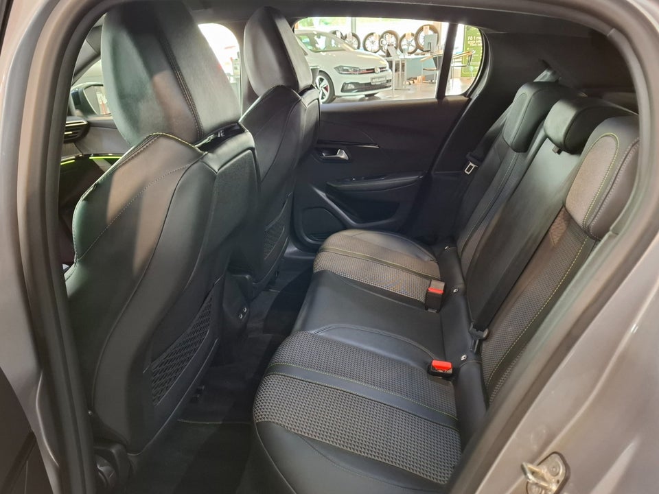 Peugeot e-208 50 GT 5d