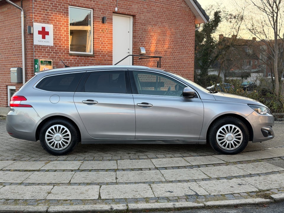 Peugeot 308 1,2 e-THP 130 Allure SW 5d