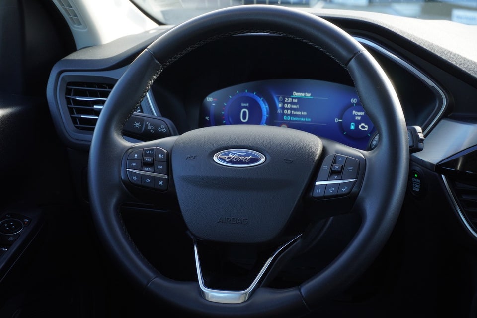 Ford Kuga 2,5 HEV Titanium CVT 5d