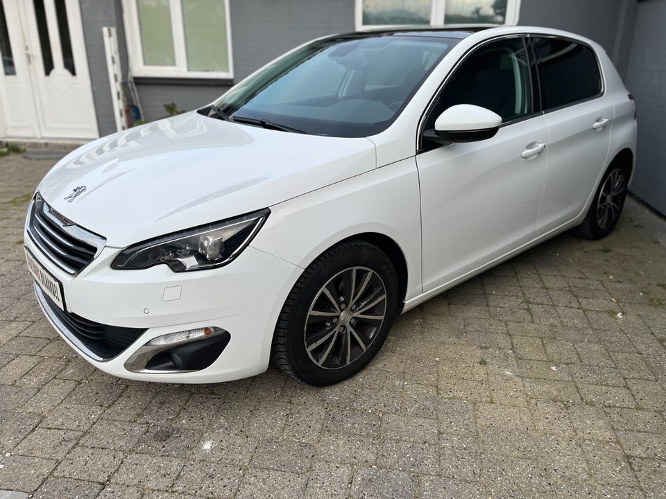 Peugeot 308 1,2 e-THP 110 Style 5d