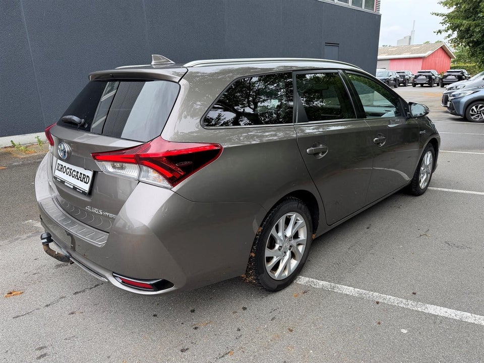 Toyota Auris 1,8 Hybrid H2 Comfort Touring Sports CVT 5d