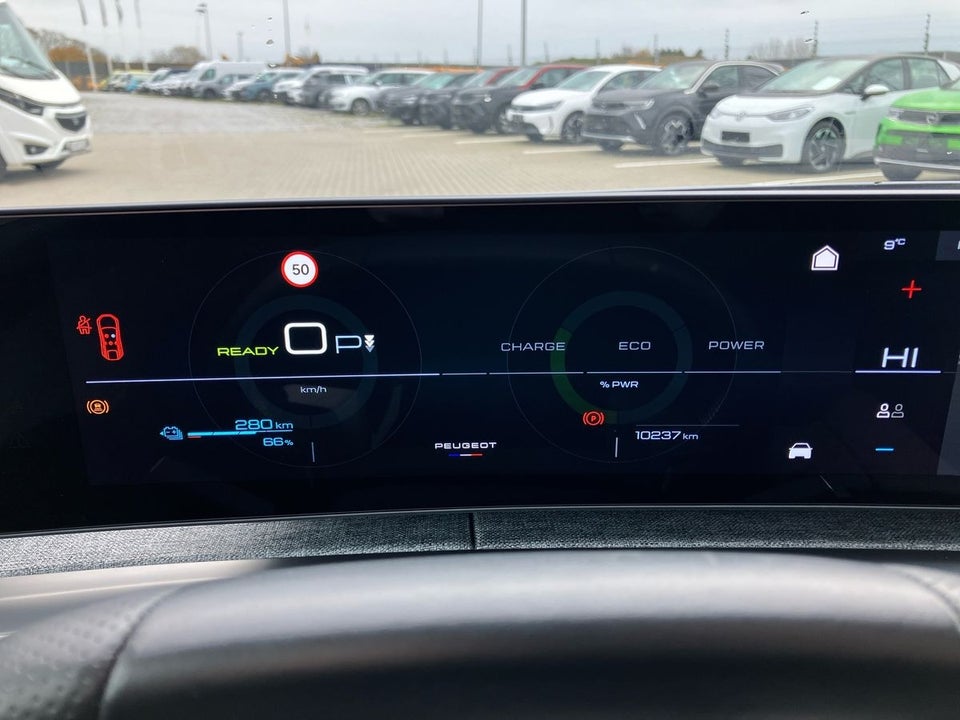 Peugeot e-3008 77 GT 5d