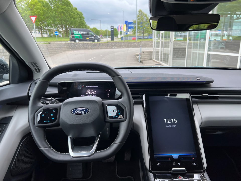 Ford Explorer 82 Premium Extended Range 5d