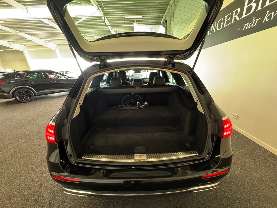 Mercedes E300 de 2,0 stc. aut. 4Matic 5d