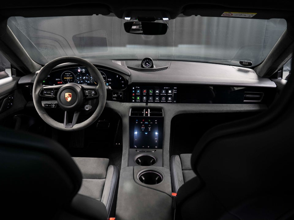 Porsche Taycan GTS Performance+  4d