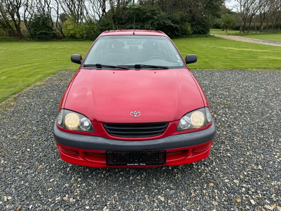 Toyota Avensis 1,8 Sol 4d