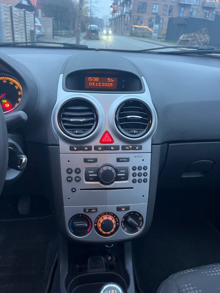 Opel Corsa 1,2 16V Enjoy 5d