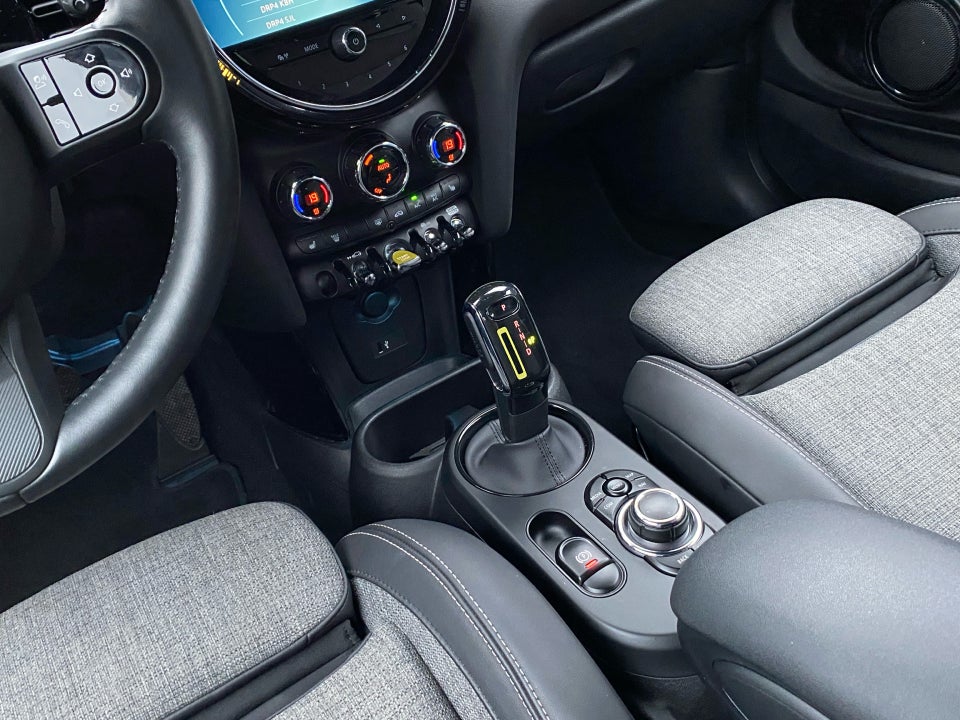 MINI Cooper SE Essential 3d