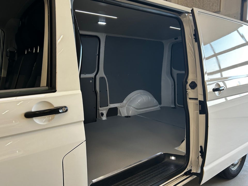 VW Transporter 2,0 TDi 150 Kassevogn DSG lang