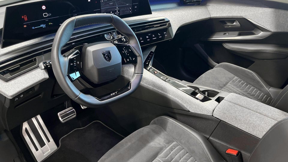 Peugeot e-3008 77 GT 5d