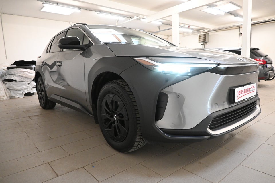 Toyota bZ4X Executive AWD 5d