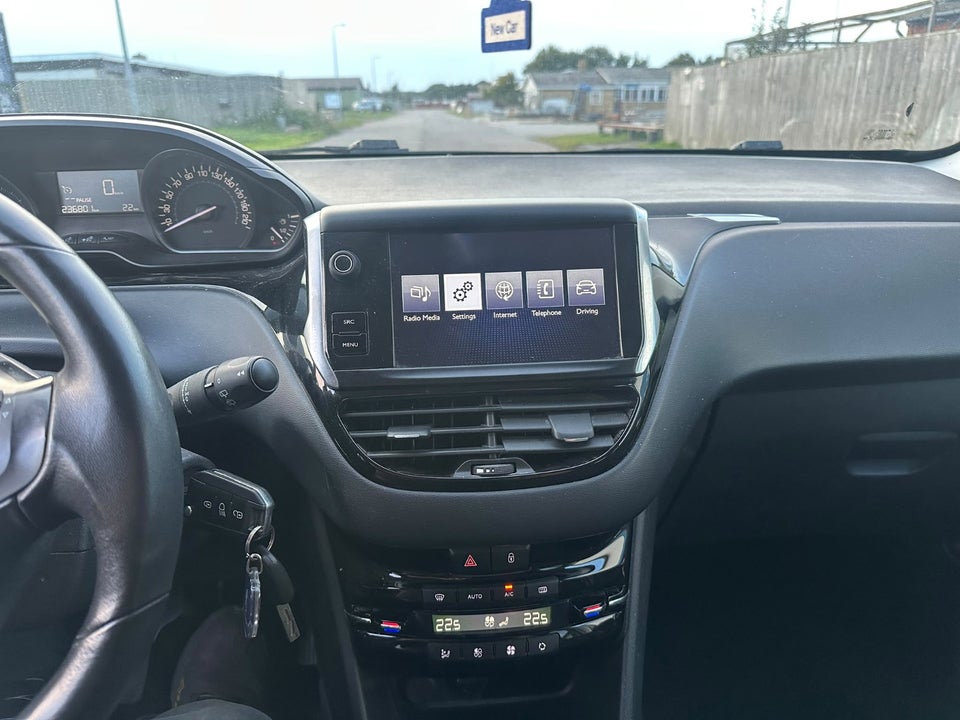 Peugeot 208 1,6 BlueHDi 100 Active 5d