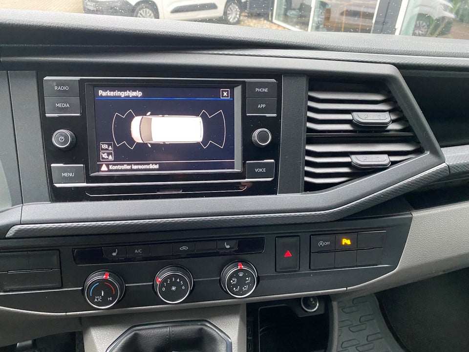 VW Transporter 2,0 TDi 110 Kassevogn lang