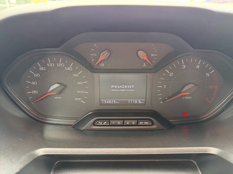 Peugeot Partner 1,5 BlueHDi 130 L2V2 Plus EAT8 Van