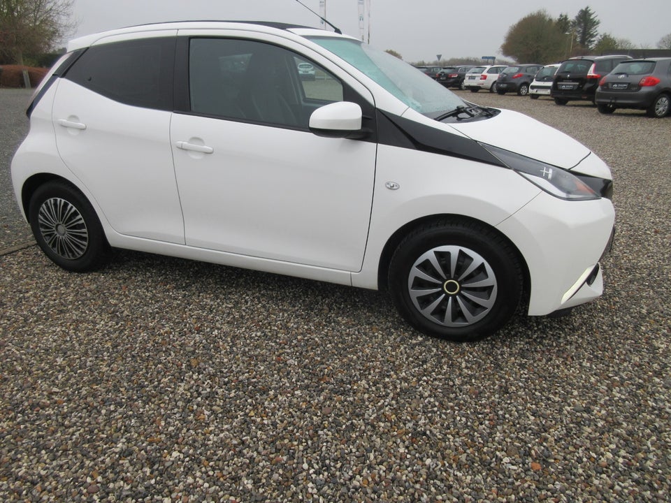 Toyota Aygo 1,0 VVT-i x-wave Sky 5d