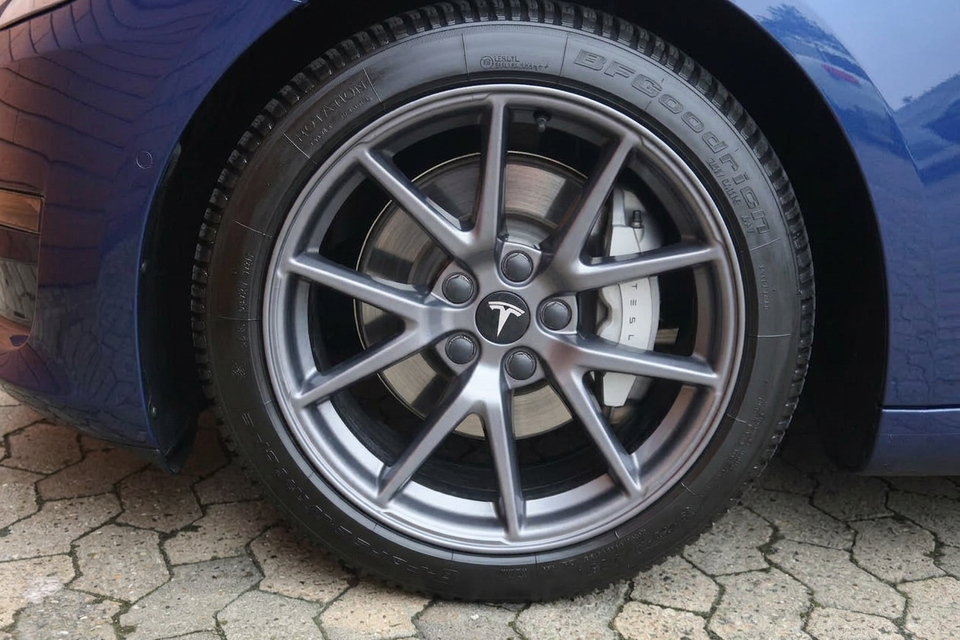 Tesla Model 3 Standard Range+ RWD 4d