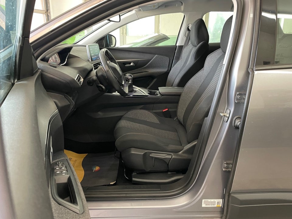 Peugeot 3008 1,2 e-THP 130 Active 5d