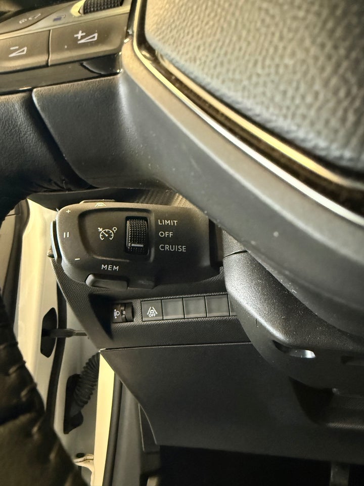 Peugeot 208 1,2 PureTech 100 Allure 5d