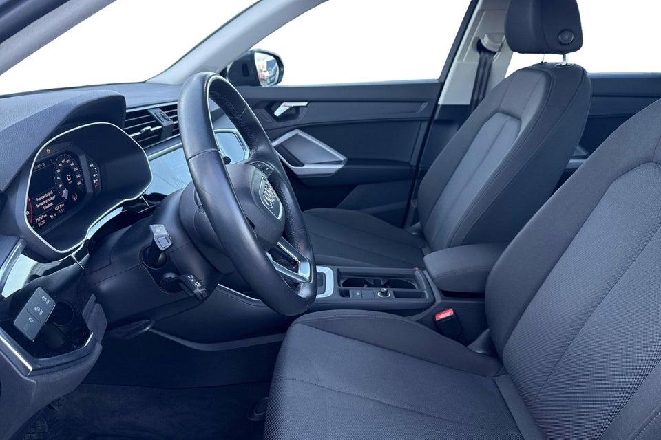 Audi Q3 45 TFSi e Attitude plus S-tr. 5d