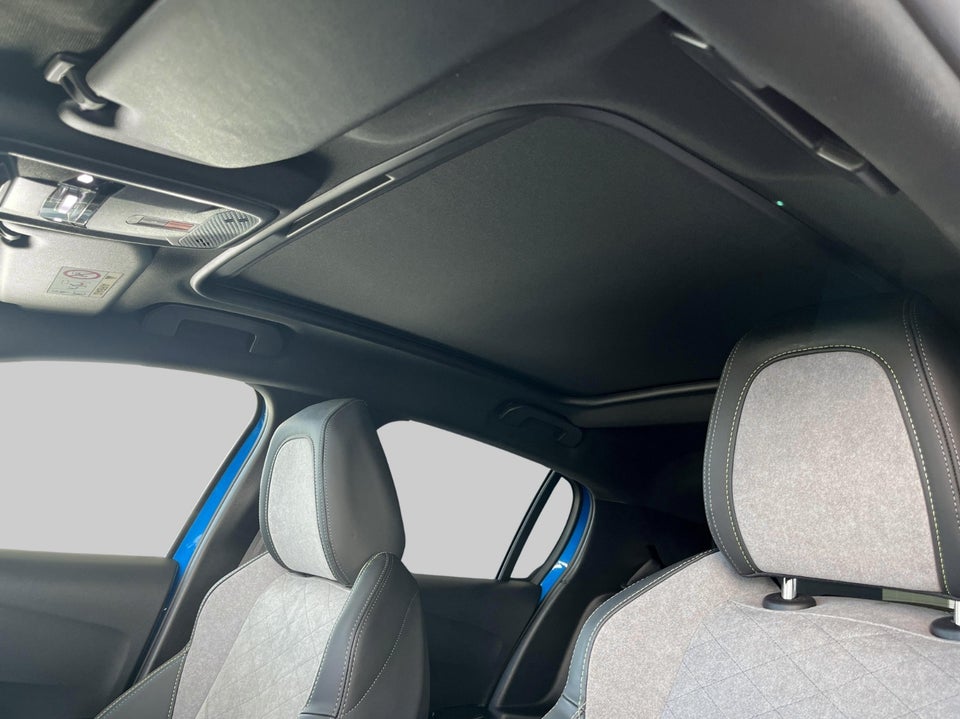 Peugeot e-208 50 GT Sky 5d