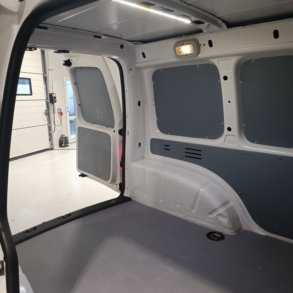 VW Caddy 2,0 TDi 102 BMT Van 4d