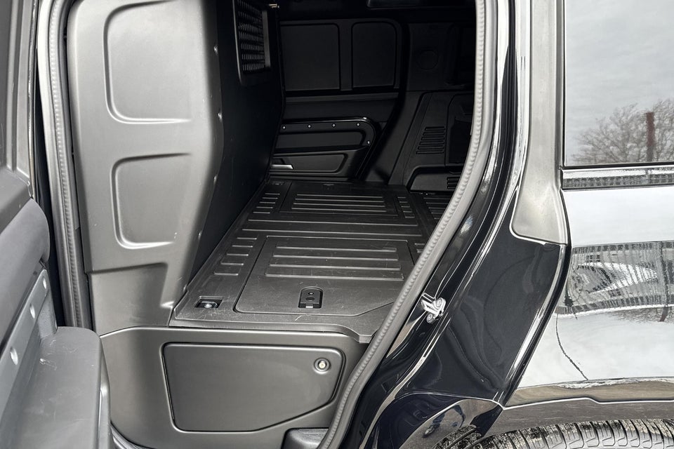 Land Rover Defender 110 3,0 D250 Hard Top X-Dynamic SE aut. Van 5d