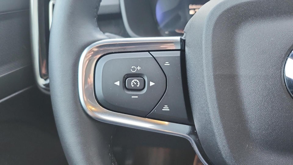 Volvo EC40 Standard Range Core 5d