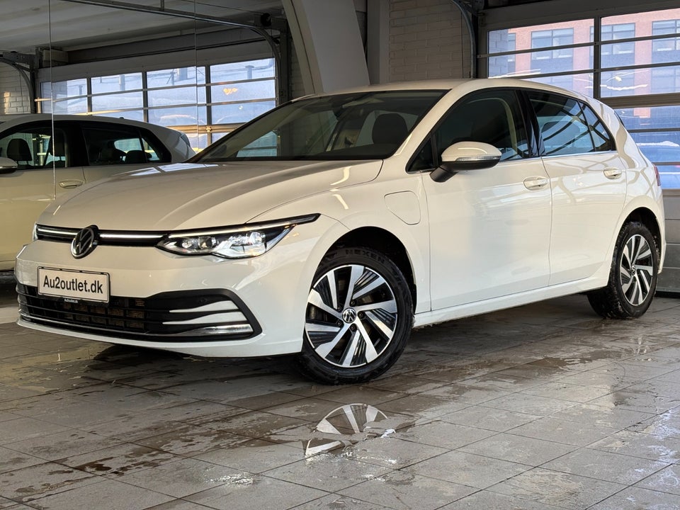 VW Golf VIII 1,4 eHybrid DSG 5d