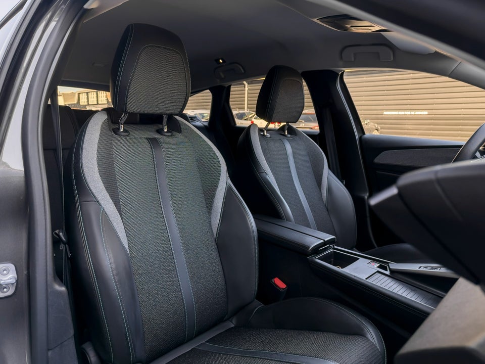 Peugeot 308 1,6 Hybrid First Selection+ EAT8 5d