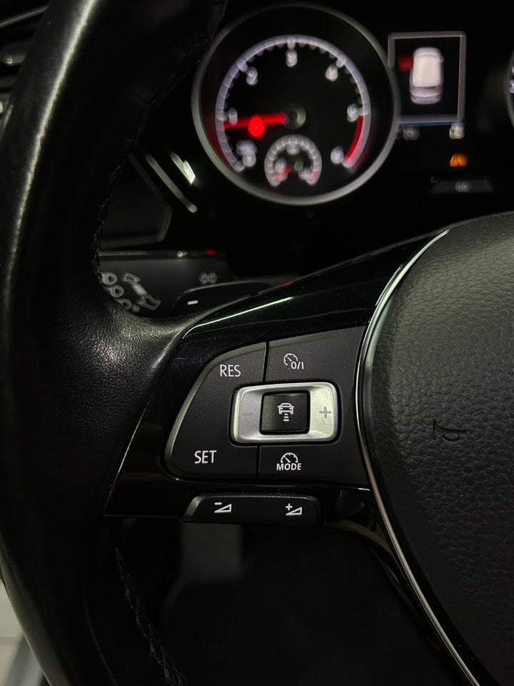 VW Touran 2,0 TDi 190 R-line DSG 5d