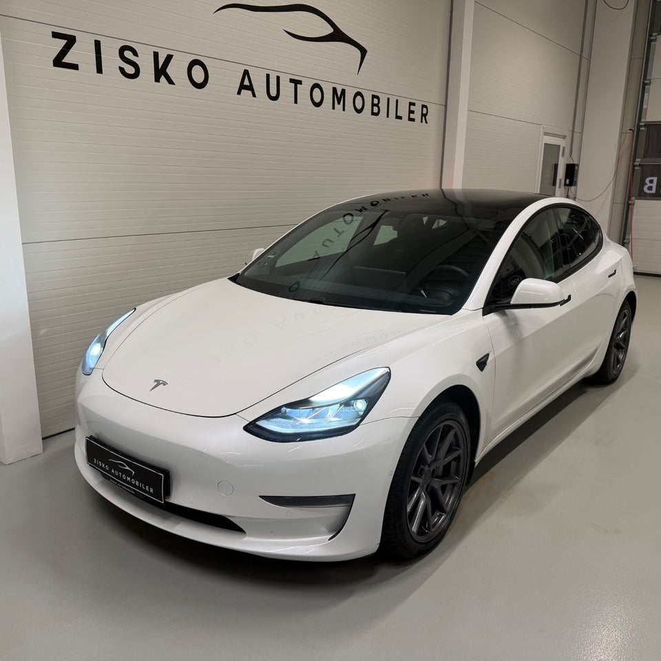 Tesla Model 3 Long Range AWD 4d