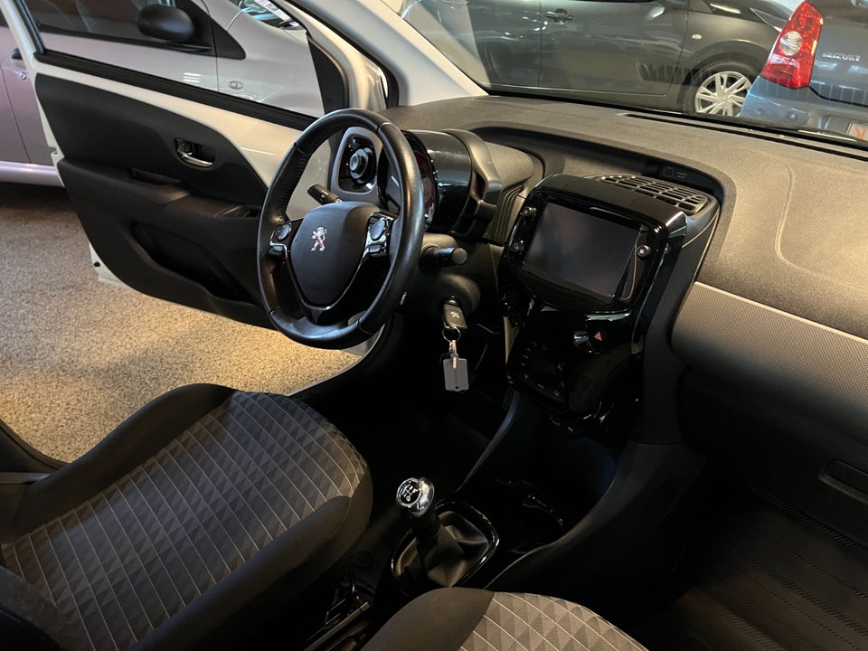 Peugeot 108 1,0 e-VTi 72 Infinity 5d