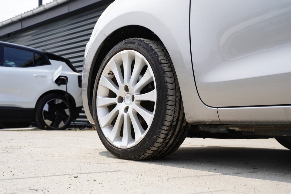 Suzuki Swift 1,2 Dualjet Club 5d