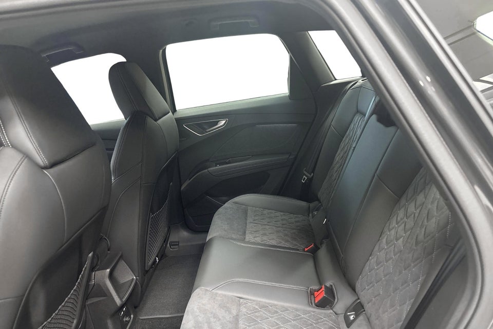 Audi Q4 e-tron performance 5d
