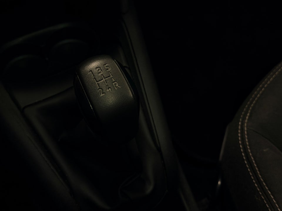 Peugeot 208 1,6 BlueHDi 100 Allure Sky 5d