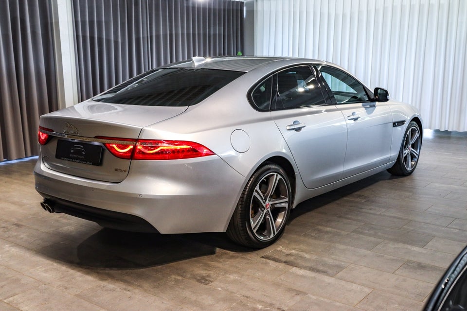 Jaguar XF 2,0 D180 Pure aut. 4d