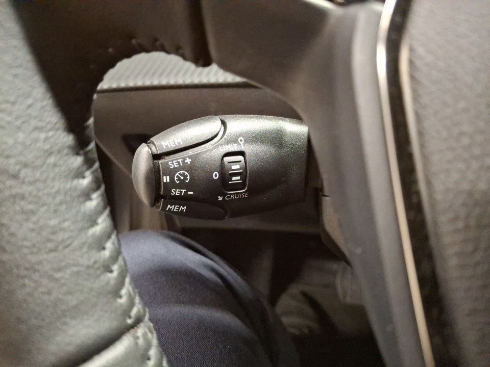 Peugeot e-208 50 Style 5d