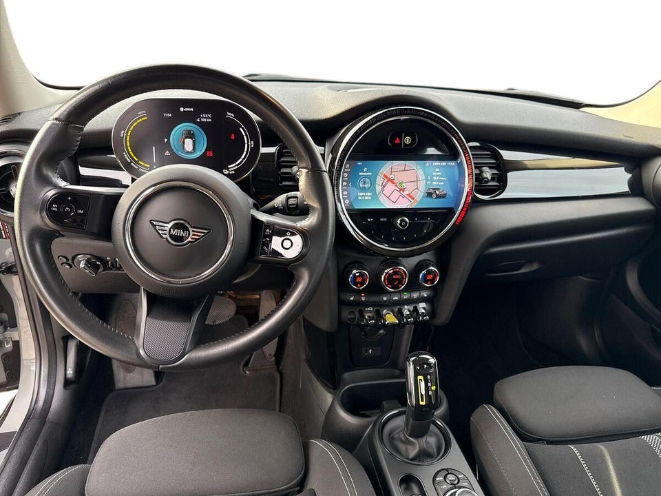 MINI Cooper SE Essential 3d