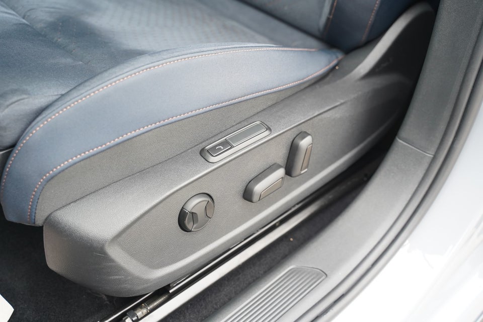 Cupra Born 58 e-Boost Dinamica Pack High 5d