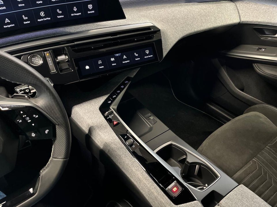 Peugeot e-3008 77 GT 5d