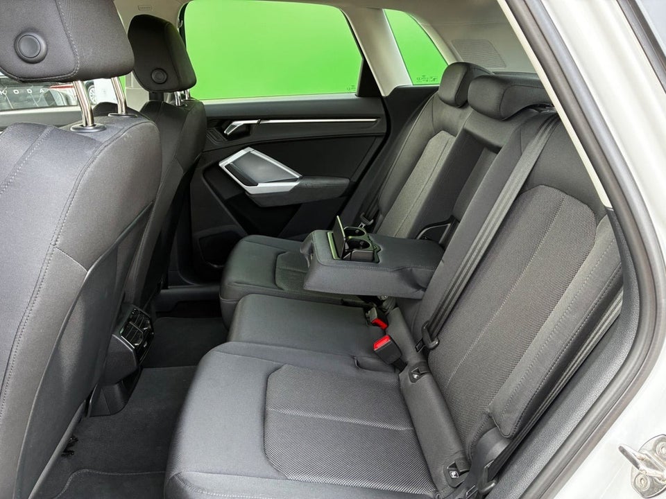 Audi Q3 45 TFSi e Attitude plus S-tr. 5d