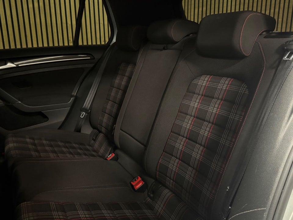 VW Golf VII 2,0 GTi Performance DSG BMT 5d