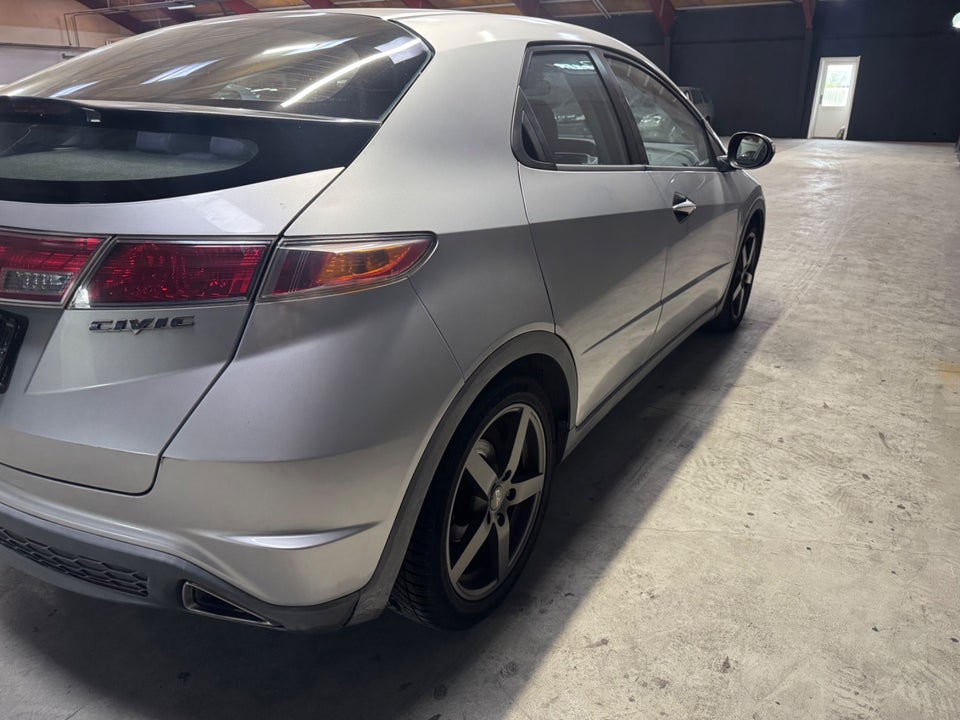 Honda Civic 1,8 Comfort 5d